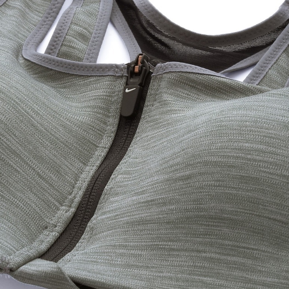 Brand new XS front closure bra, from Nike. The size is XS A-B, Asian fit.